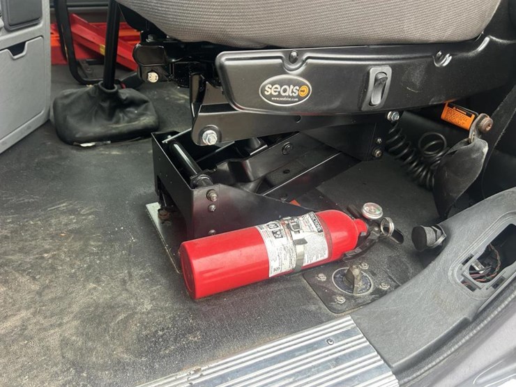 #1675-•-2016-freightliner-harrison-glider-kit-day-cab-truc-image-85