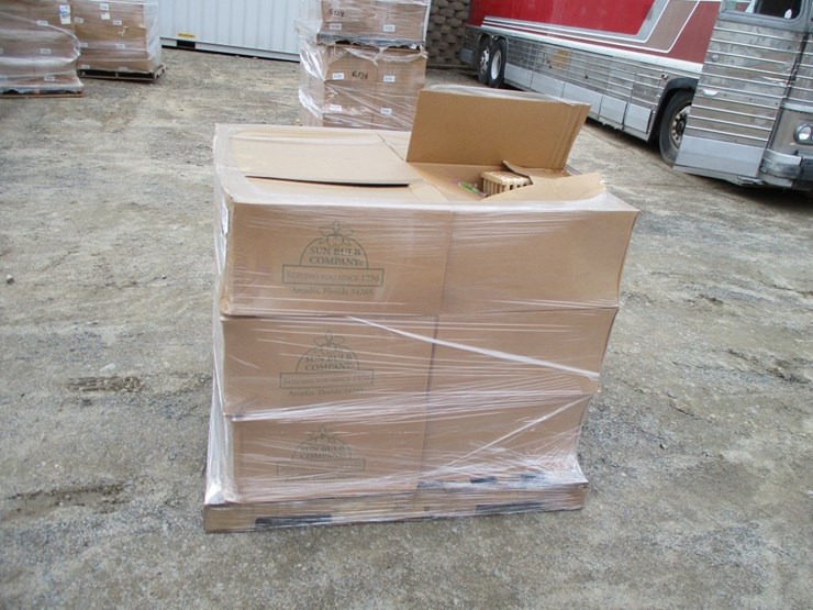 lot-of-square-cedar-wooden-plant-baskets,-image-2