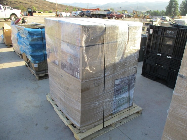 lot-of-7.5'-kingsley-balsam-fir-christmas-trees,-image-2