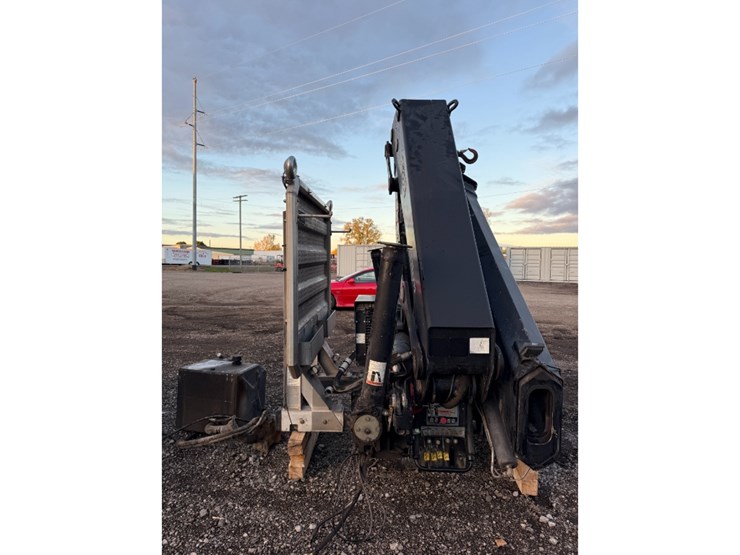 2013-hiab-xs-322-pro-knuckle-crane-w/-headache-rack-image-4