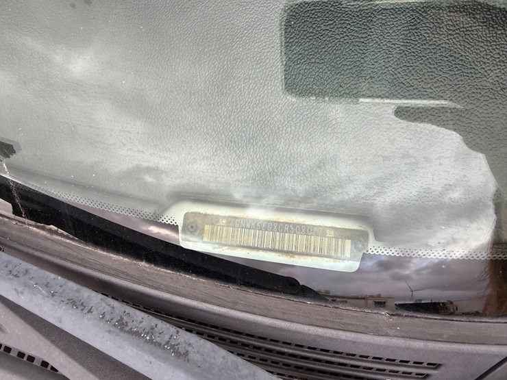 2012-chevrolet-suburban-image-16