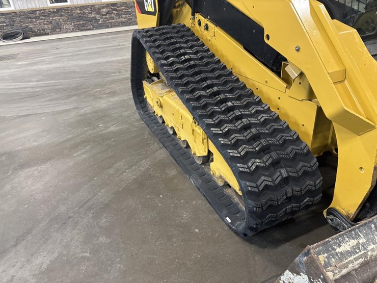 2018-caterpillar-228-image-55