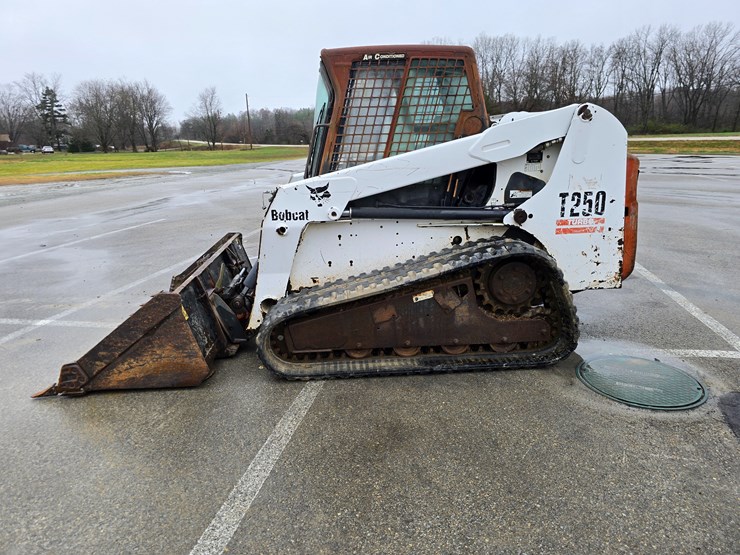 bobcat-t250-image-10