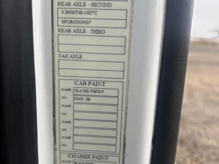 #1676-•-2015-volvo-vnl-day-cab-truck-tractor-image-82