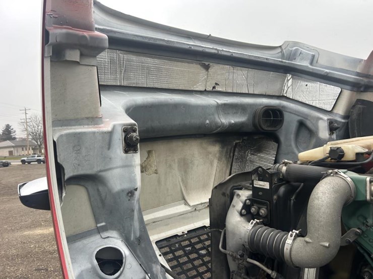 #1676-•-2015-volvo-vnl-day-cab-truck-tractor-image-47