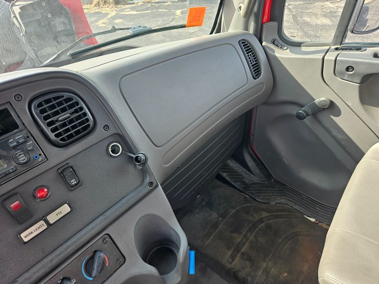 2016-freightliner-s2g-image-49