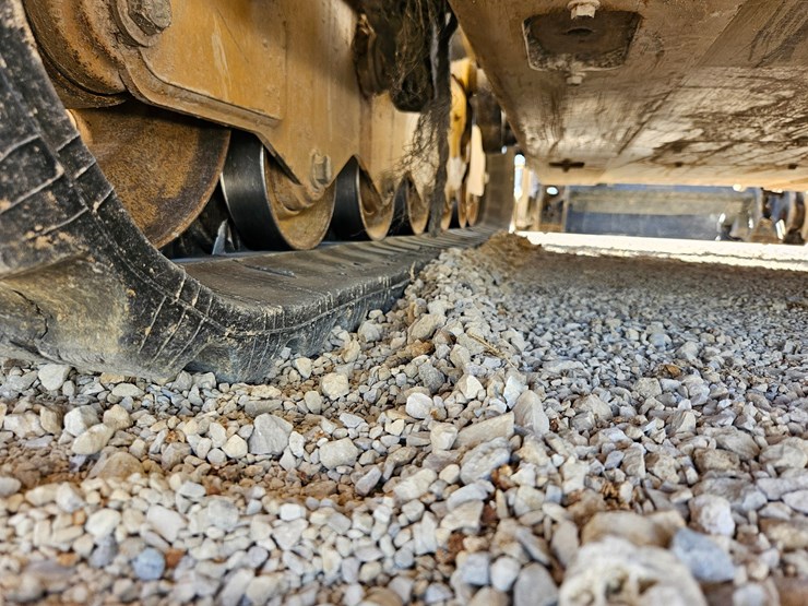 2023-caterpillar-299d3-image-64