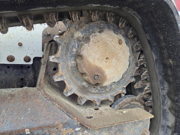 2020-bobcat-t740-image-59