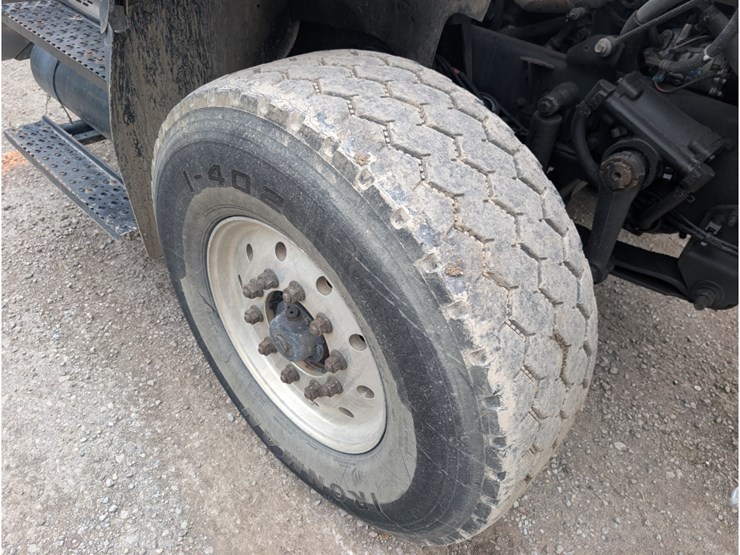 2012-international-7600-image-17