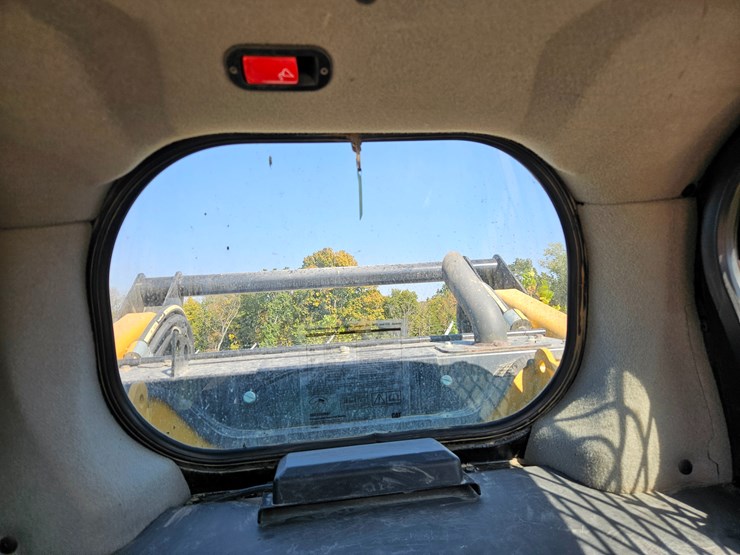 2023-caterpillar-299d3-image-53