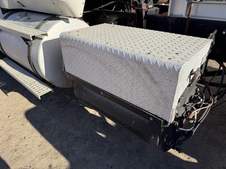 #1955-•-2008-international-eagle-day-cab-truck-tractor-image-70