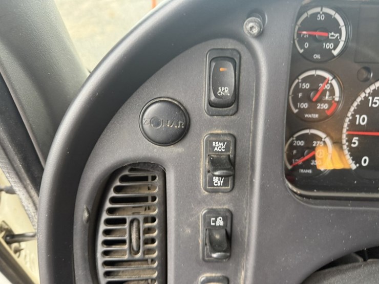 #2000-•-2014-freightliner-altec-digger-derrick-image-86