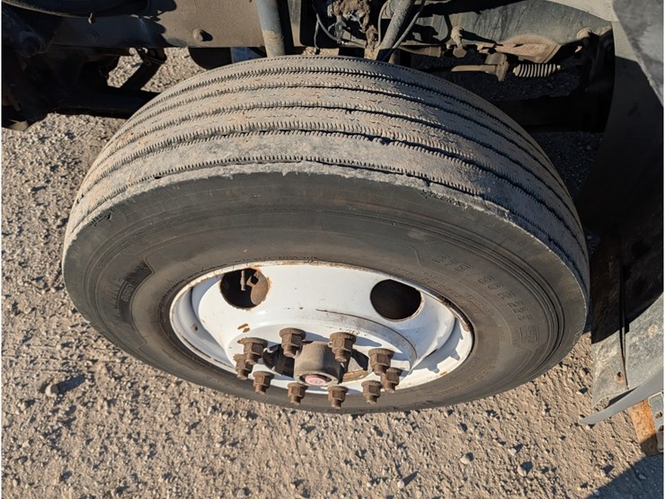 2013-mack-cxu612-day-cab-image-15