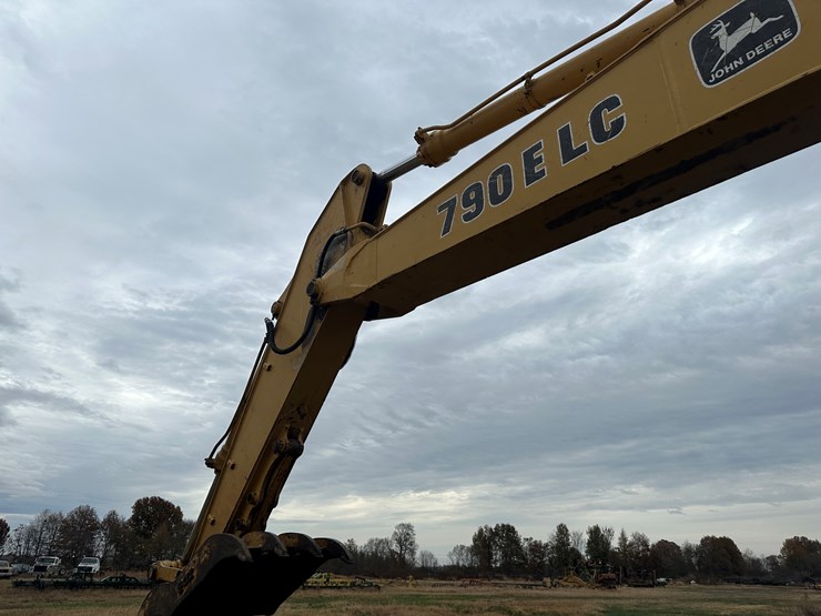 deere-790e-lc-image-28