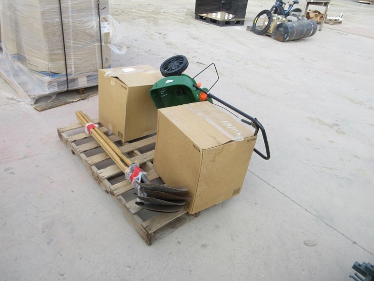 lot-of-(3)-seed-spreaders-&-(4)-spade-shovels-image-2