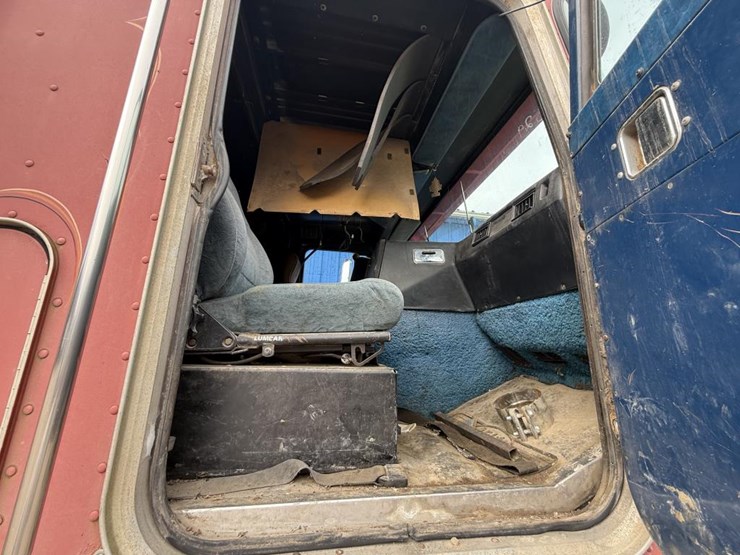 #1193-•-1984-peterbilt-cab-over-truck-tractor-image-23