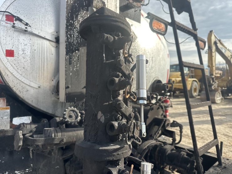 2009-international-7400-image-26