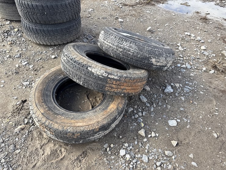 #22651-•-lot-of-(3)-st235/86r16-tires-&-(1)-rim-image-1