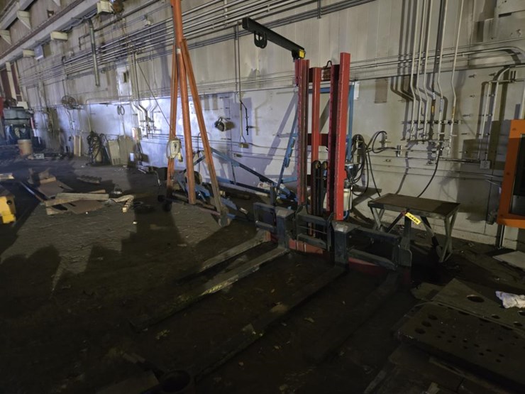 #3449-•-heftee-4000lb-hydraulic-service-lift-image-4