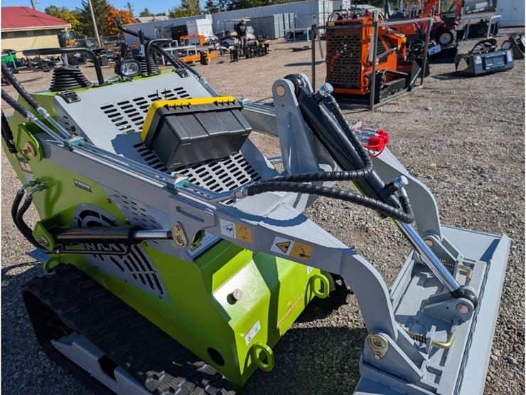 landhero-ldh-t460-mini-skid-steer-image-3