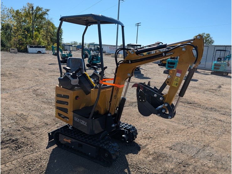 cfg-mx12rx-mini-excavator-w/-mechanical-thumb-image-2