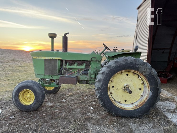 john-deere-4010-image-22