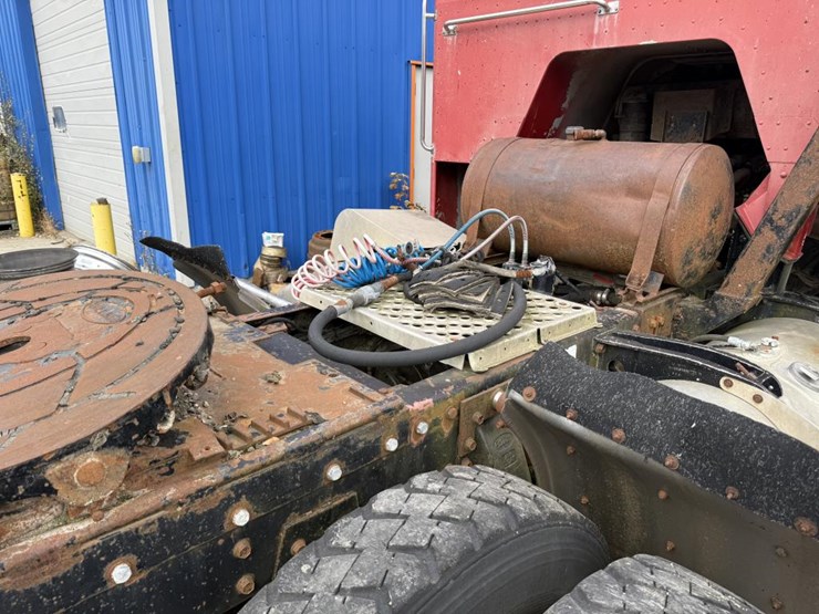 #1193-•-1984-peterbilt-cab-over-truck-tractor-image-13