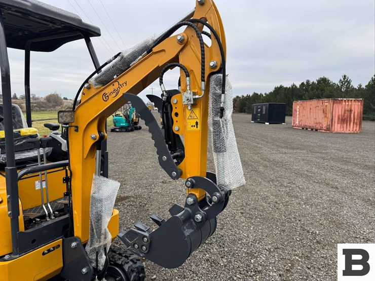 2025-cfg-industrial-qk18r-mini-excavator-image-8