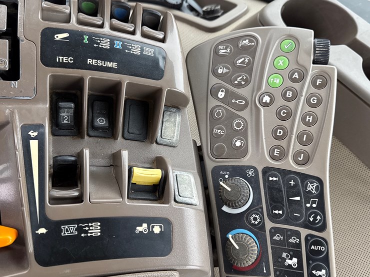 john-deere-8320r-image-42