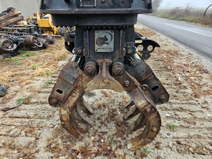 deere-200d-lc-image-78