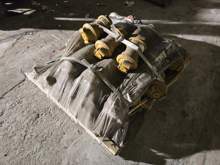 #3434-•-pallet-of-cr6693ai-track-rollers-image-3