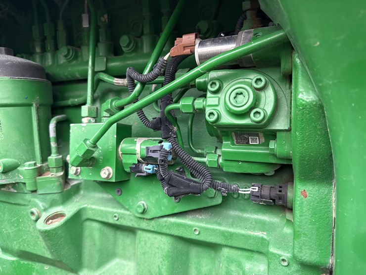 john-deere-8320r-image-31