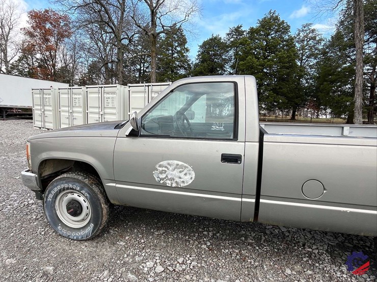 1990-gmc-sierra-pickup-truck-image-16