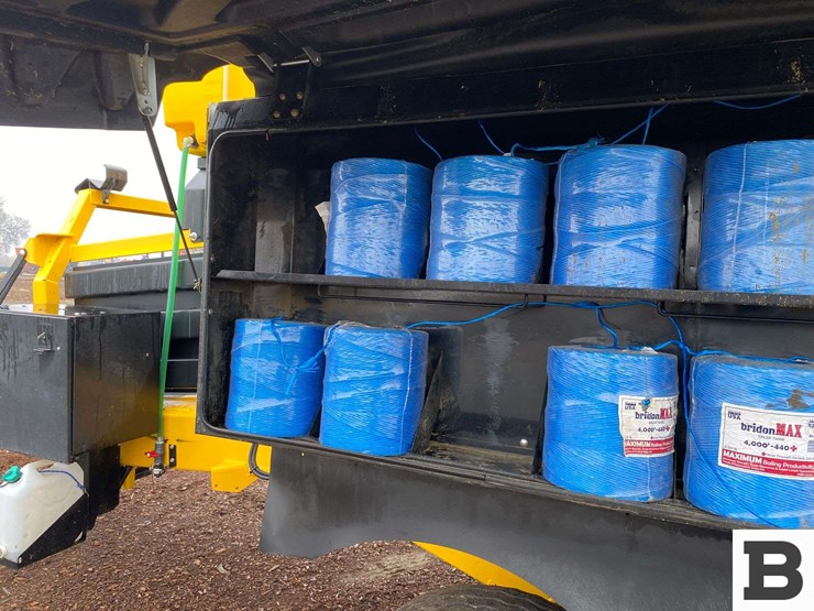 new-holland-340-image-45