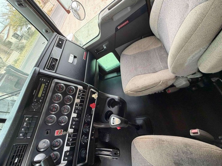 2012-kenworth-t800-image-8