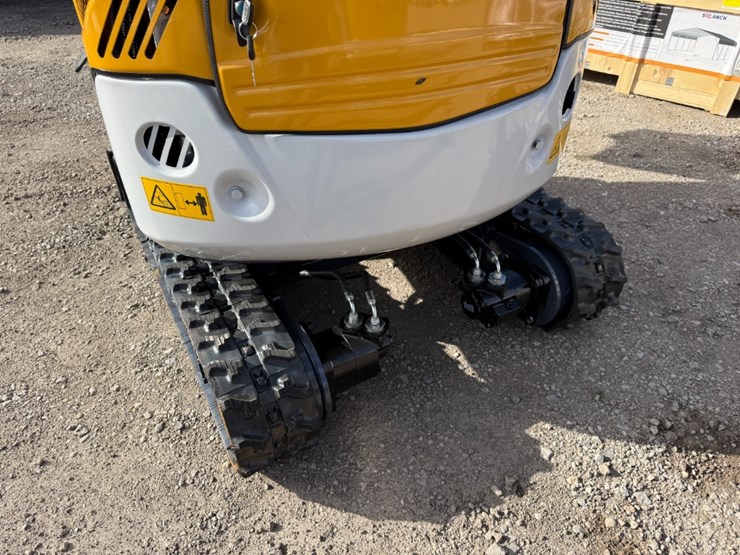 sdlanch-sdle20-mini-excavator-w-hydraulic-thumb-image-11