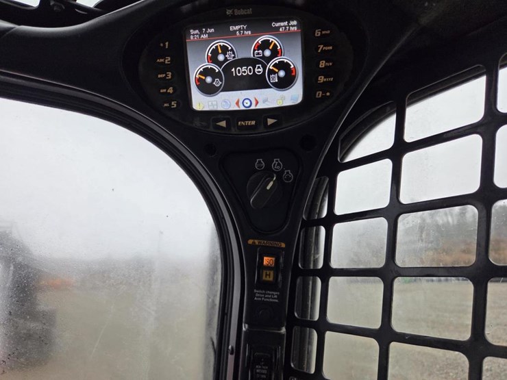 2020-bobcat-t740-image-45