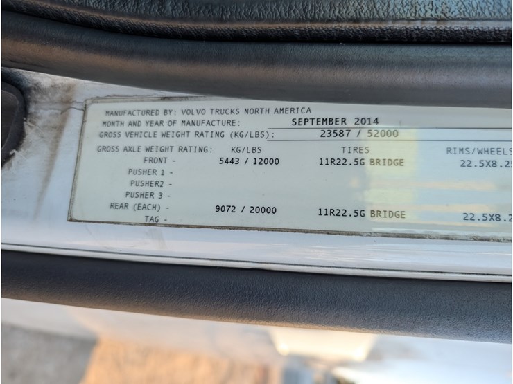 2015-volvo-vnl-day-cab-image-28