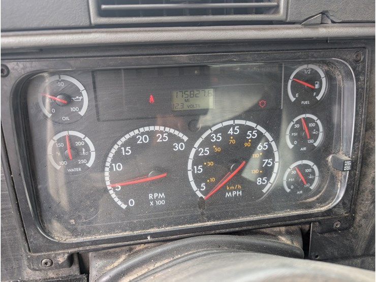 2005-freightliner-columbia-flatbed-w/-moffett-hookup-image-27