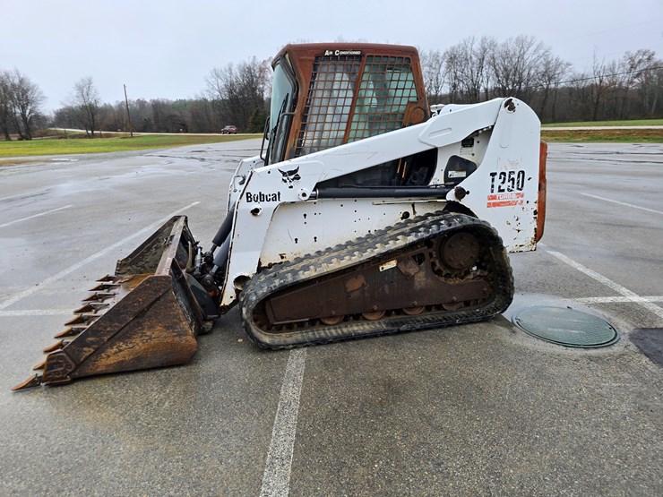 bobcat-t250-image-8