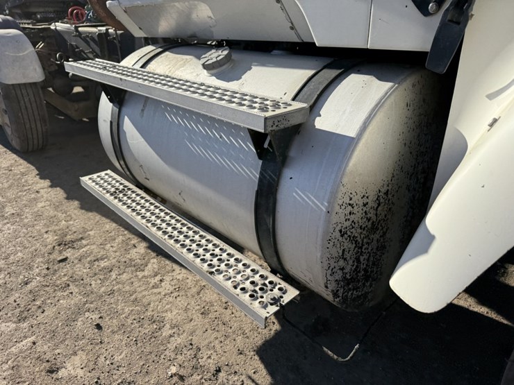 #1955-•-2008-international-eagle-day-cab-truck-tractor-image-58