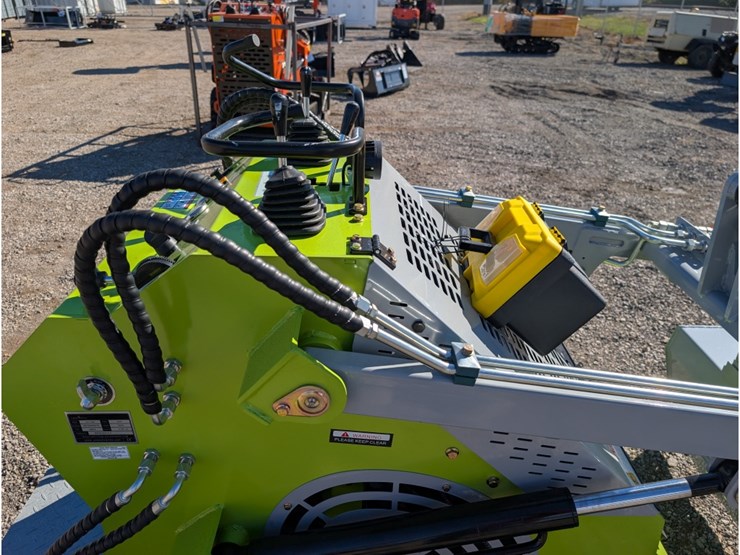 landhero-ldh-t460-mini-skid-steer-image-5
