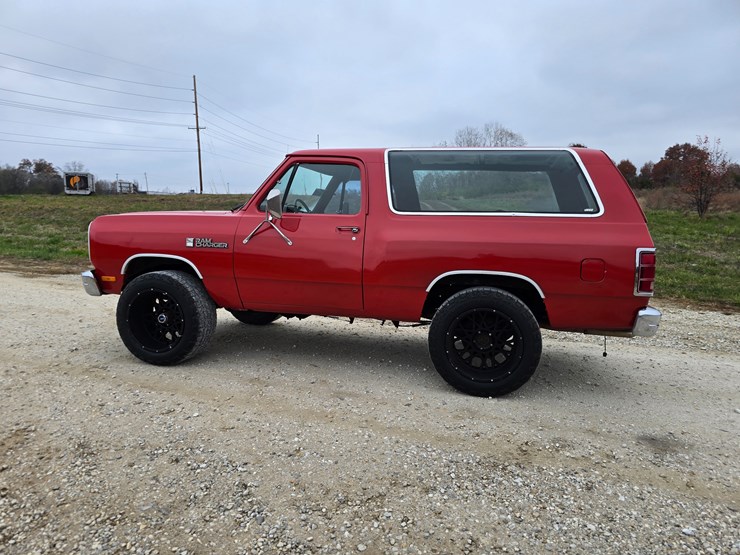 1986-dodge-ram-charger-image-10