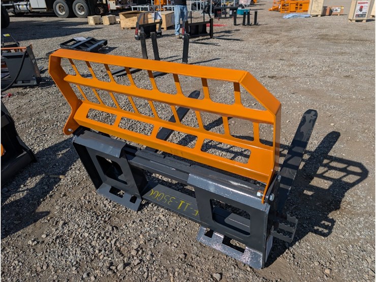 landhonor-skid-steer-pallet-forks-42"-image-3