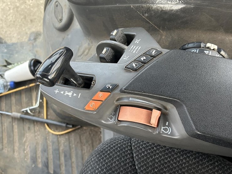 2014-challenger-mt585d-image-69