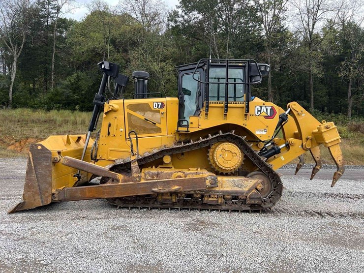2022-caterpillar-d7-image-2