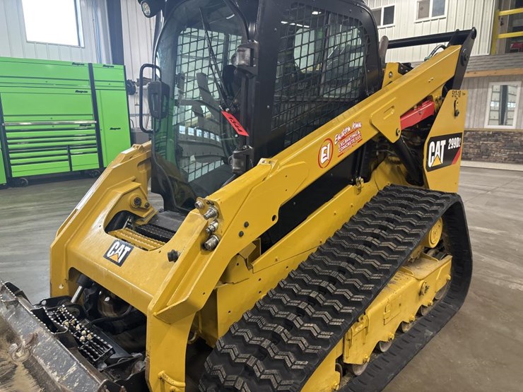 2018-caterpillar-228-image-7