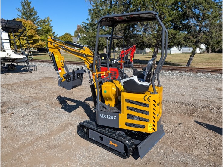 cfg-mx12rx-mini-excavator-w/-mechanical-thumb-image-6