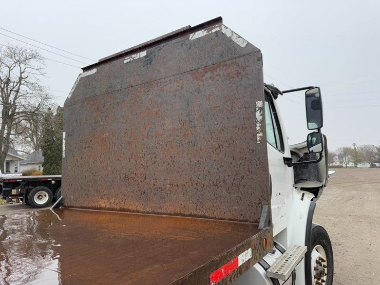 2006-freightliner-m2112-flatbed-image-10