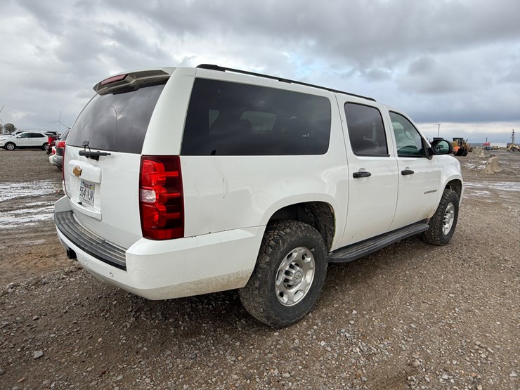 2012-chevrolet-suburban-image-6
